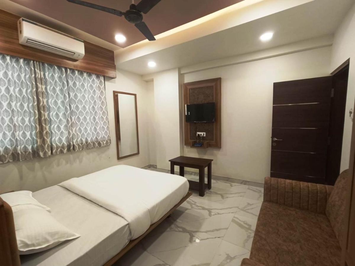Sai Sagar Lodging & Boarding Ulhāsnagar المظهر الخارجي الصورة